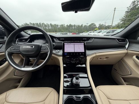 Certified 2023 Jeep Grand Cherokee Limited w/ Luxury Tech Group II AWD/4WD image 7