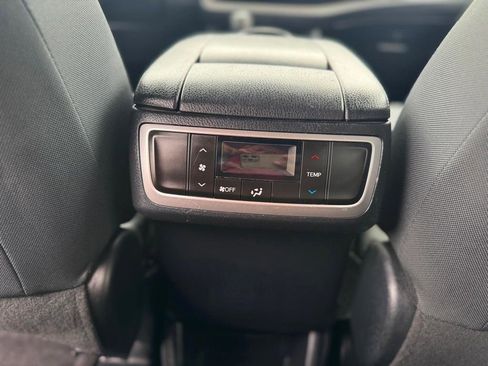 Used 2019 Toyota Highlander LE FWD image 12