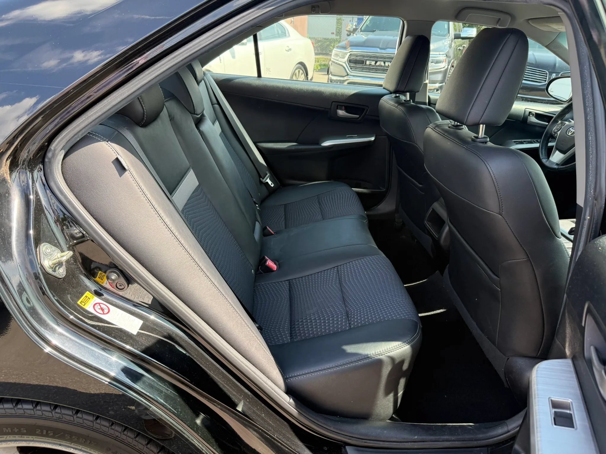 Used 2014 Toyota Camry SE FWD image 25