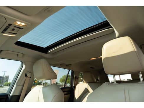Used 2025 Toyota Highlander XLE FWD image 16