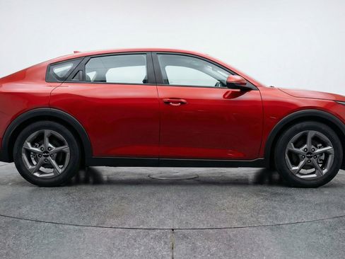 Used 2025 Kia K4 LXS image 11