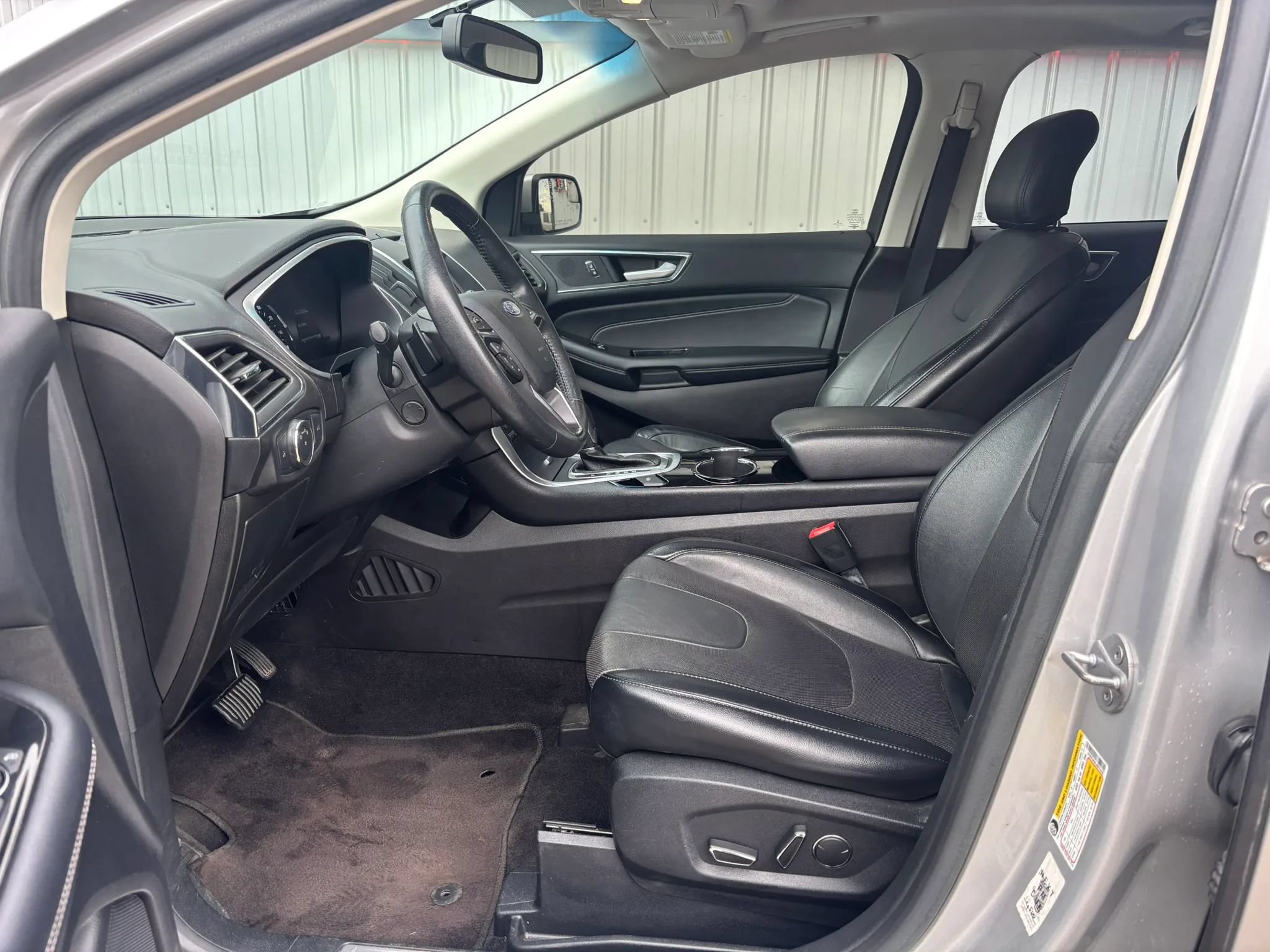 Used 2018 Ford Edge Titanium w/ Equipment Group 301A FWD image 18