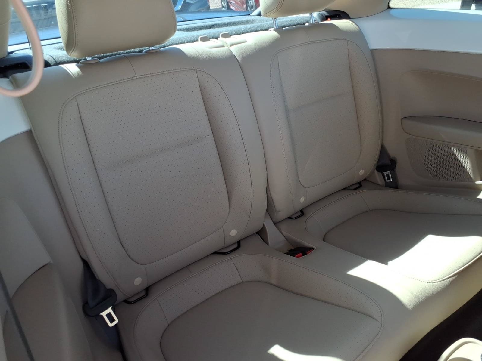 Used 2019 Volkswagen Beetle 2.0T SE FWD image 13
