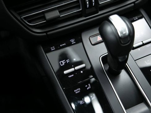 Certified 2024 Porsche Macan image 22