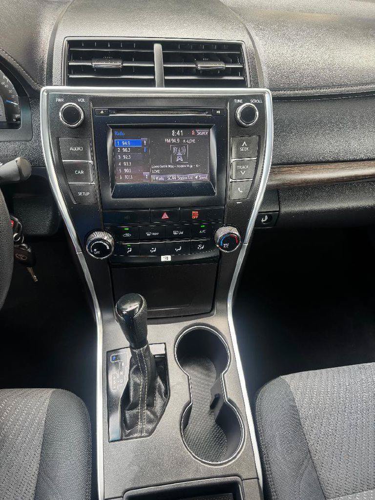 Used 2015 Toyota Camry LE FWD image 33