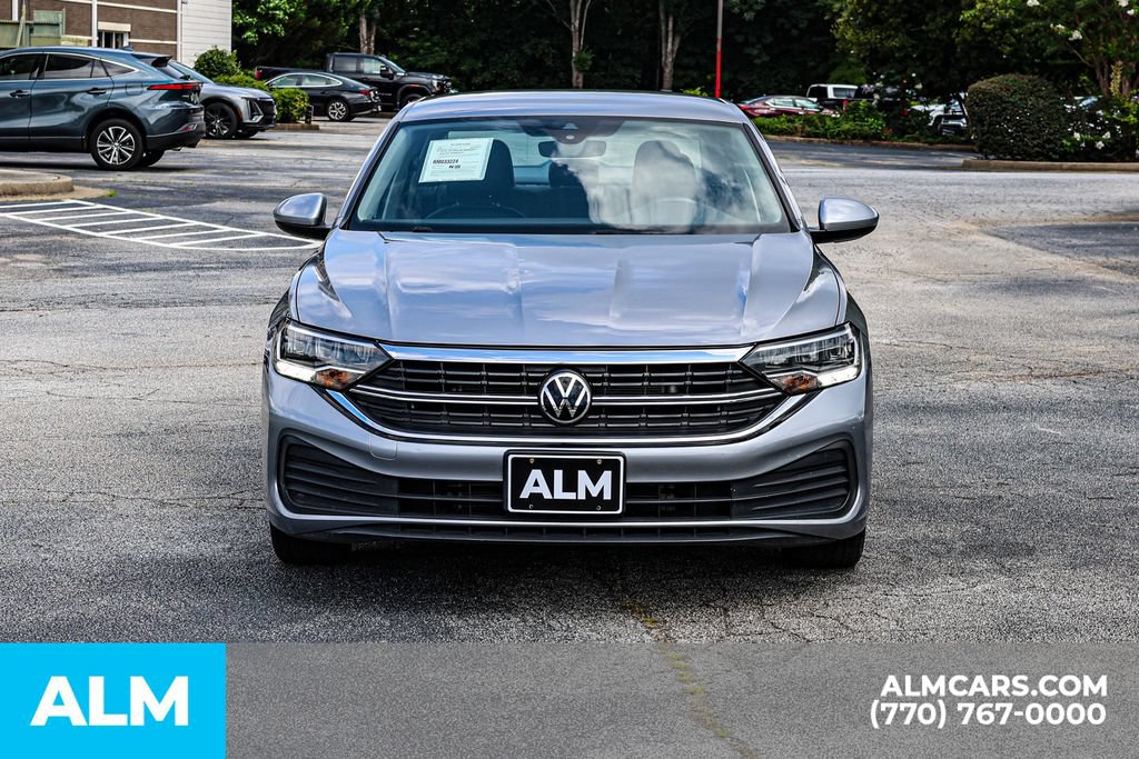 Used 2024 Volkswagen Jetta SE FWD image 10
