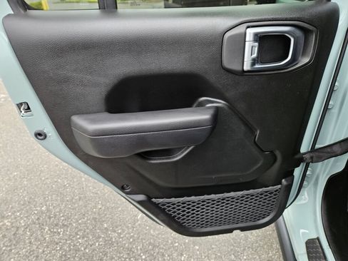 Used 2024 Jeep Wrangler Unlimited AWD/4WD image 17