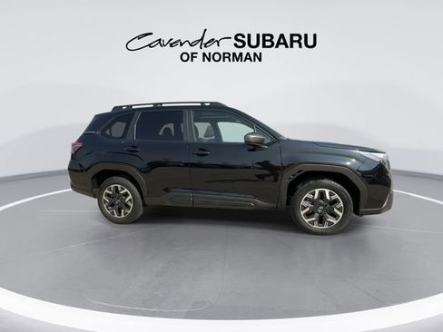 Used 2025 Subaru Forester Premium image 9