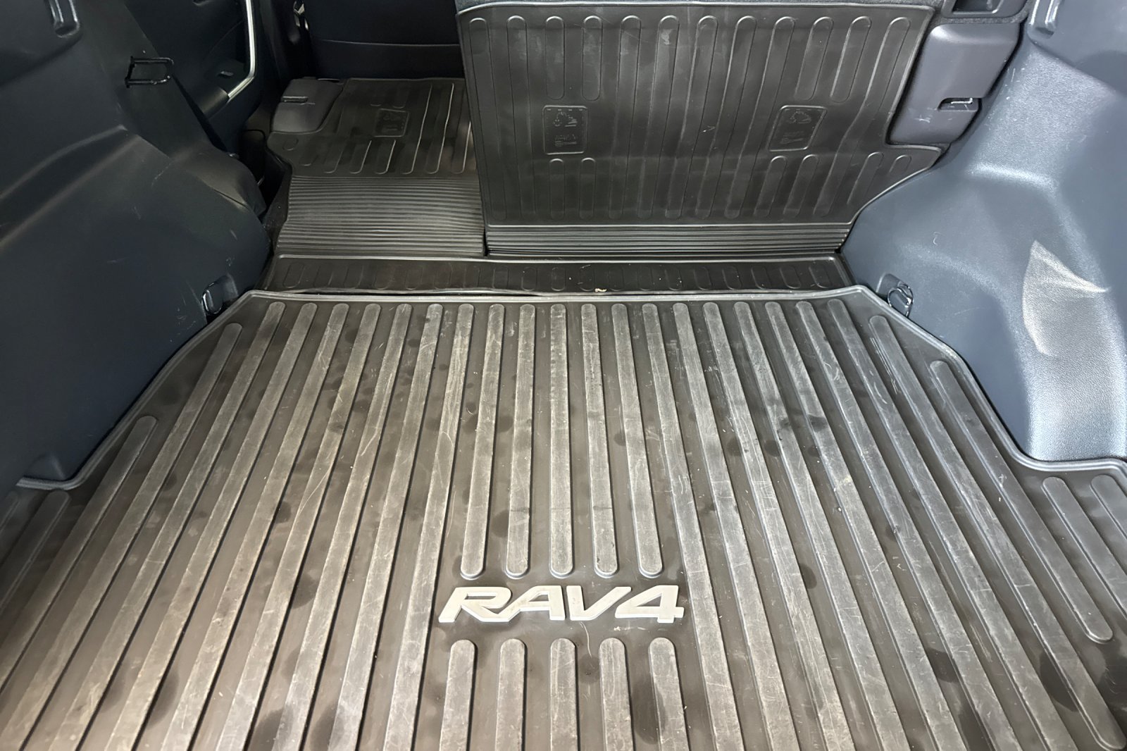 Used 2023 Toyota RAV4 XSE AWD/4WD image 17