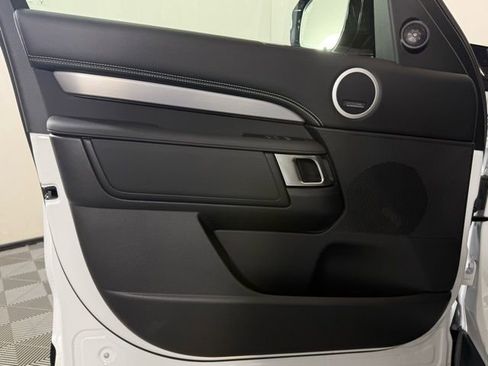 New 2026 Land Rover Discovery Dynamic SE image 25