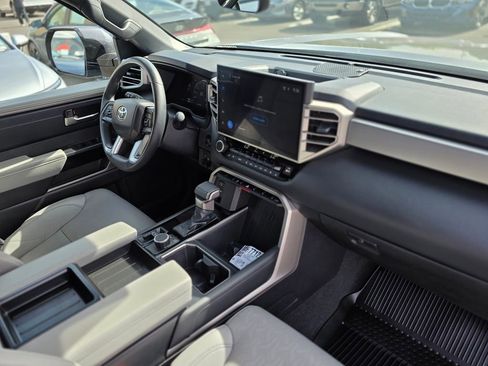 Used 2025 Toyota Tundra Limited AWD/4WD image 9