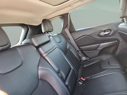 Used 2019 Jeep Cherokee Latitude Plus w/ Comfort/Convenience Group image 33