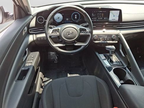 Used 2023 Hyundai Elantra SEL w/ Convenience Package FWD image 13