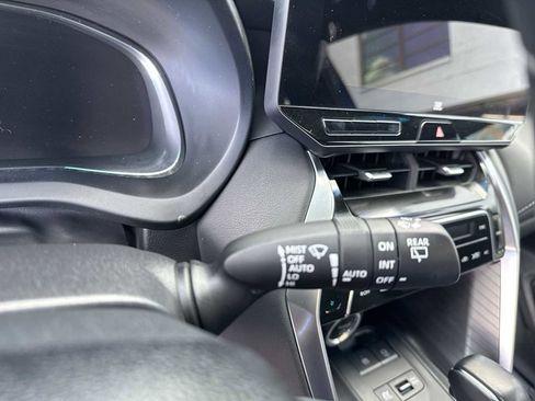 Used 2024 Toyota Venza Limited image 24