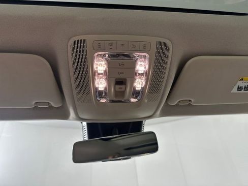 Used 2022 Mercedes-Benz GLB 250 4MATIC image 23