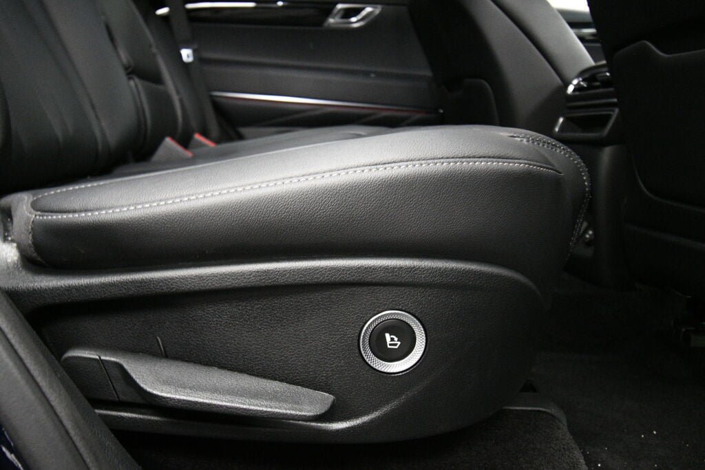 Used 2025 Genesis GV80 2.5T Standard AWD/4WD image 27