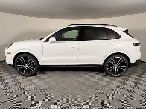 Certified 2025 Porsche Cayenne image 2