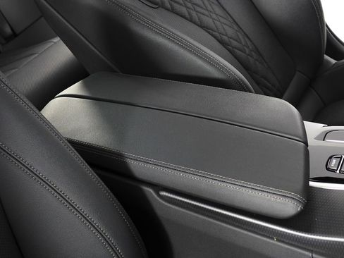 Used 2023 BMW 530e w/ M Sport Package image 16