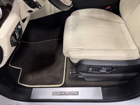 Used 2018 Bentley Bentayga Mulliner AWD/4WD image 5