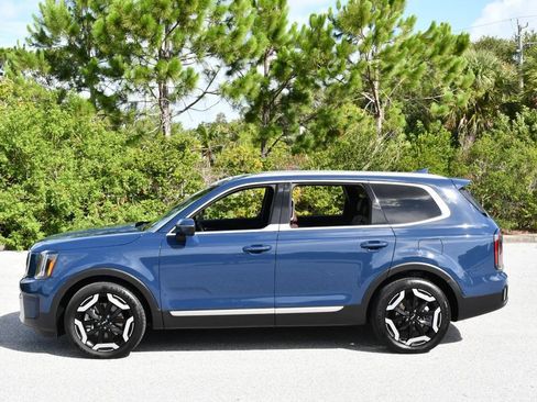 Used 2023 Kia Telluride EX FWD image 29