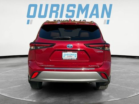 Certified 2024 Toyota Highlander Platinum AWD/4WD image 7