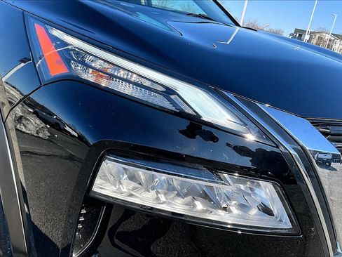 Used 2023 Nissan Rogue SV image 26