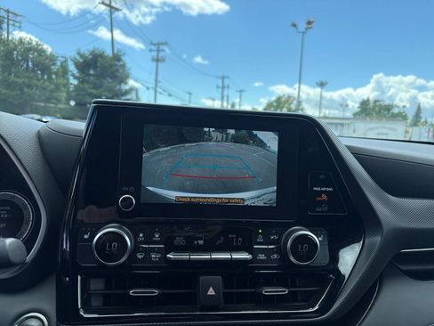 Used 2025 Toyota Highlander XSE AWD/4WD image 25