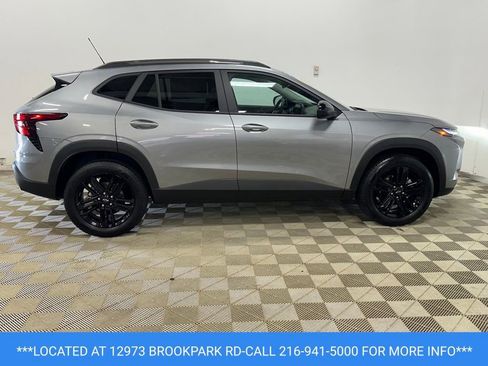 Used 2025 Chevrolet Trax ACTIV w/ Sunroof Package FWD image 4