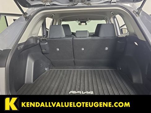 Used 2022 Toyota RAV4 LE AWD/4WD image 27