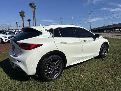 Used 2018 INFINITI QX30 Sport w/ Cargo Package FWD image 5