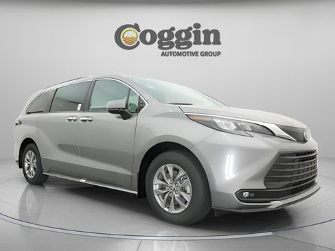 New 2026 Toyota Sienna XLE FWD image 26