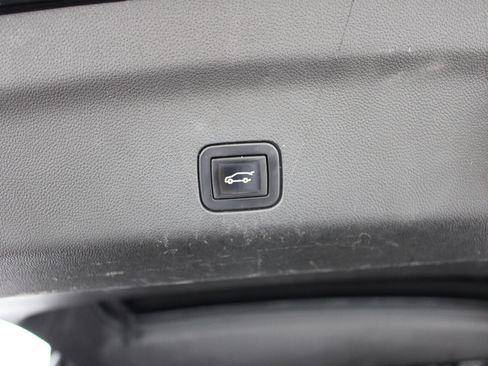 Used 2022 GMC Yukon XL SLT w/ SLT Luxury Package AWD/4WD image 24