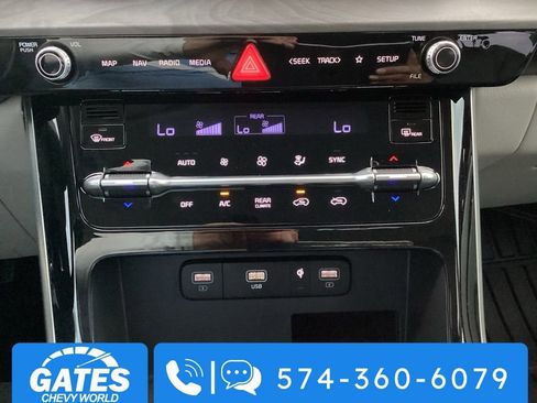 Used 2024 Kia Carnival EX image 21