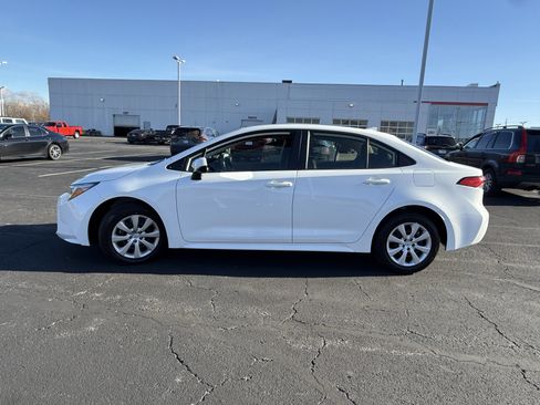Used 2026 Toyota Corolla LE image 5