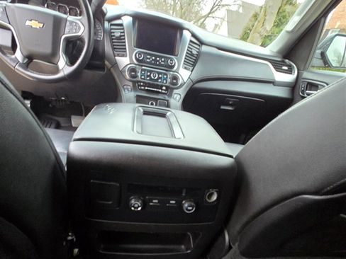 Used 2015 Chevrolet Suburban LT image 20