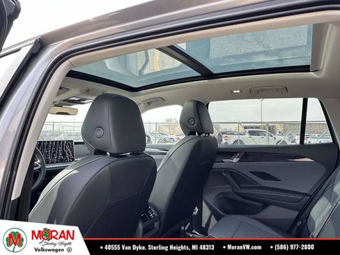 Used 2026 Volkswagen Tiguan SE AWD/4WD image 10