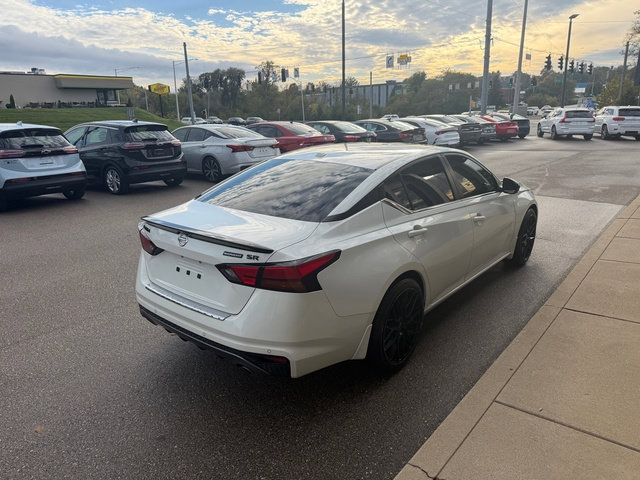 Used 2022 Nissan Altima 2.5 SR w/ Midnight Edition Package FWD image 5