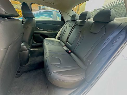 Used 2025 Hyundai Elantra Limited FWD image 15
