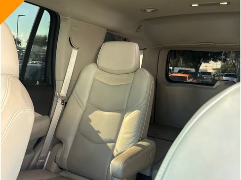 Used 2020 Cadillac Escalade Luxury RWD image 16