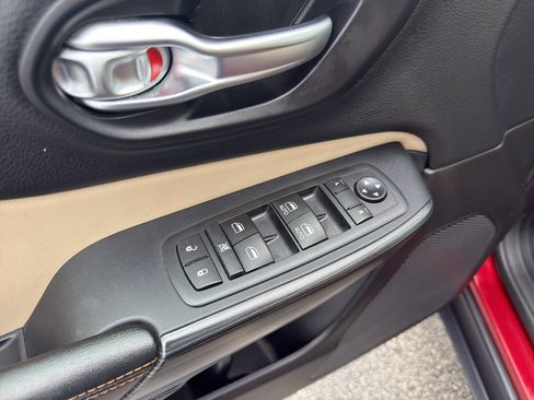 Used 2016 Jeep Cherokee Limited AWD/4WD image 12