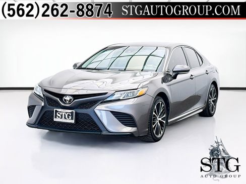 Used 2018 Toyota Camry SE w/ Convenience Package image 1