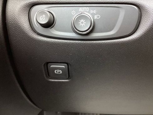 Used 2025 Chevrolet Blazer LT AWD/4WD image 25