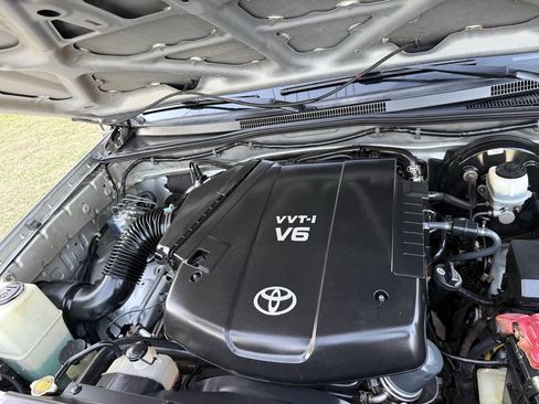 Used 2010 Toyota Tacoma V6 4x4 4dr Double Cab 5.0 ft S image 10