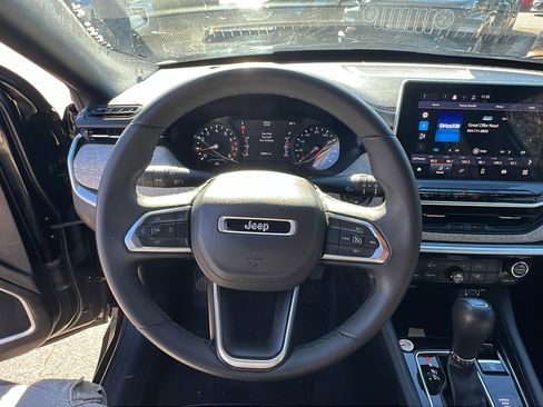 Used 2024 Jeep Compass Latitude image 25