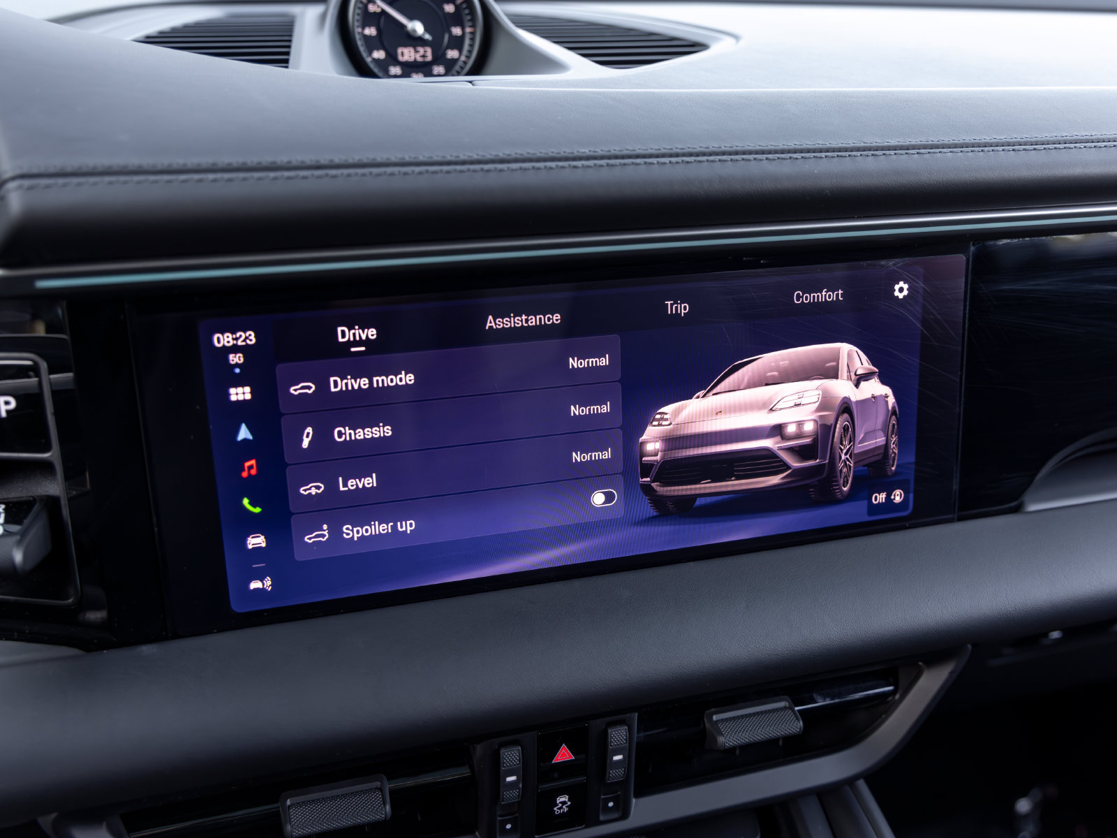 Certified 2025 Porsche Macan 4S Electric AWD/4WD image 40