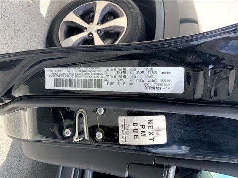 Used 2019 Jeep Cherokee Limited AWD/4WD image 19