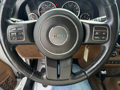 Used 2017 Jeep Wrangler Unlimited Sahara w/ Max Tow Package AWD/4WD image 12