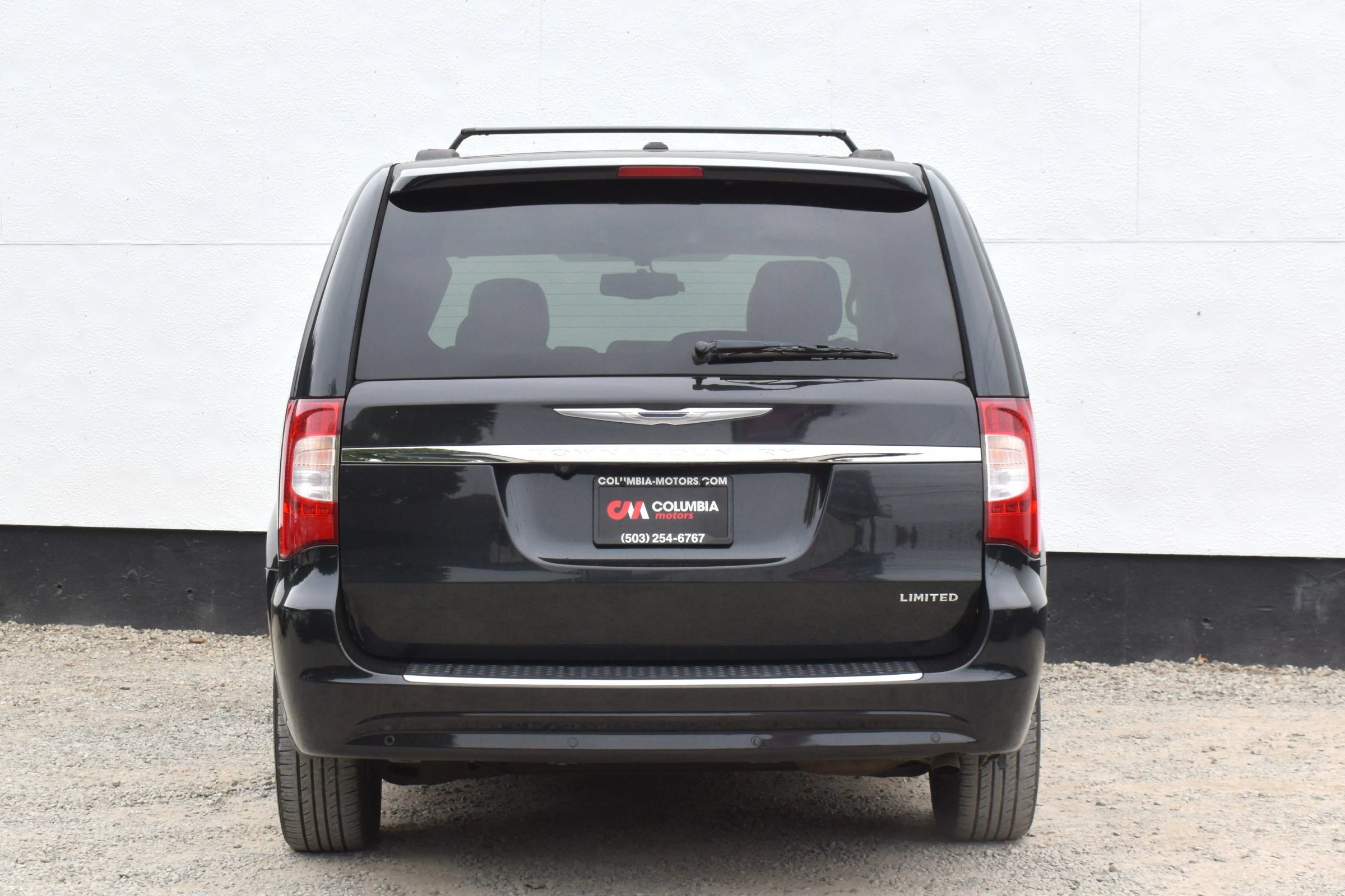 Used 2014 Chrysler Town & Country Limited w/ Luxury Group FWD image 4