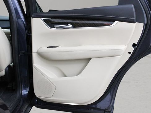 Used 2019 Cadillac XT5 FWD image 29