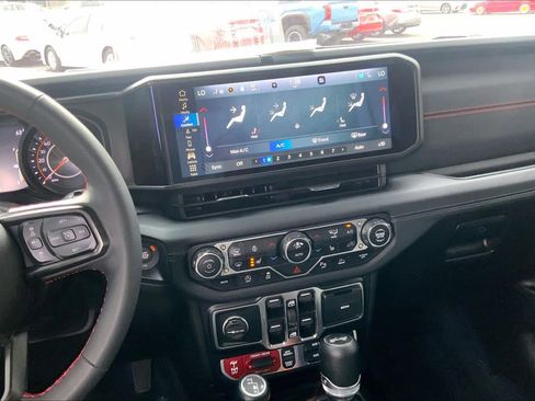 Used 2024 Jeep Wrangler Unlimited Rubicon w/ Technology Group image 7